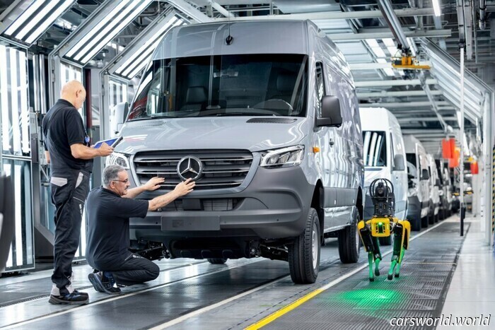 Новейший сотрудник Mercedes не спит, не ест и не получает зарплату | Carscoops